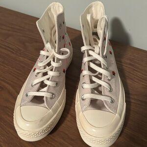 Converse SZ 7.5 high top tennis shoes